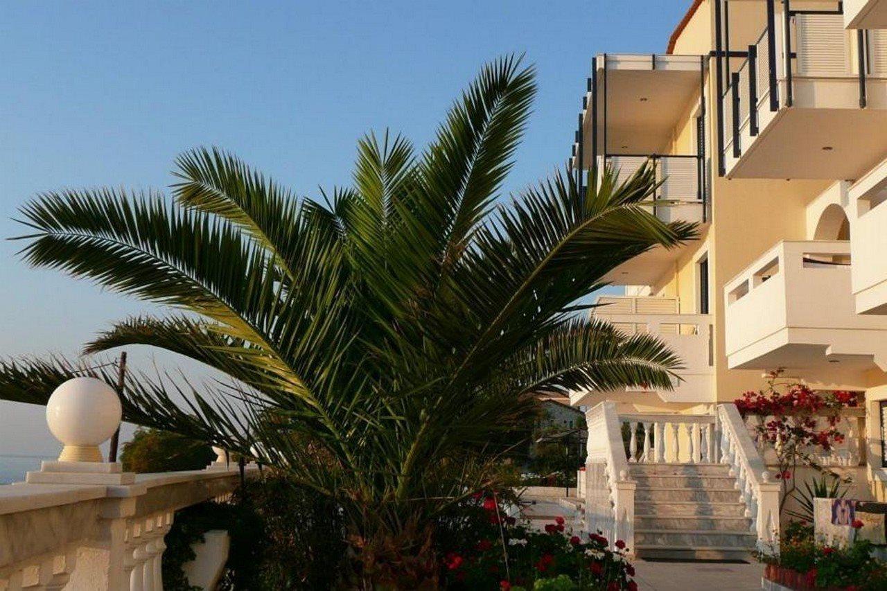 Ostria Seaside Studios And Apartments Katarráktis Exteriör bild
